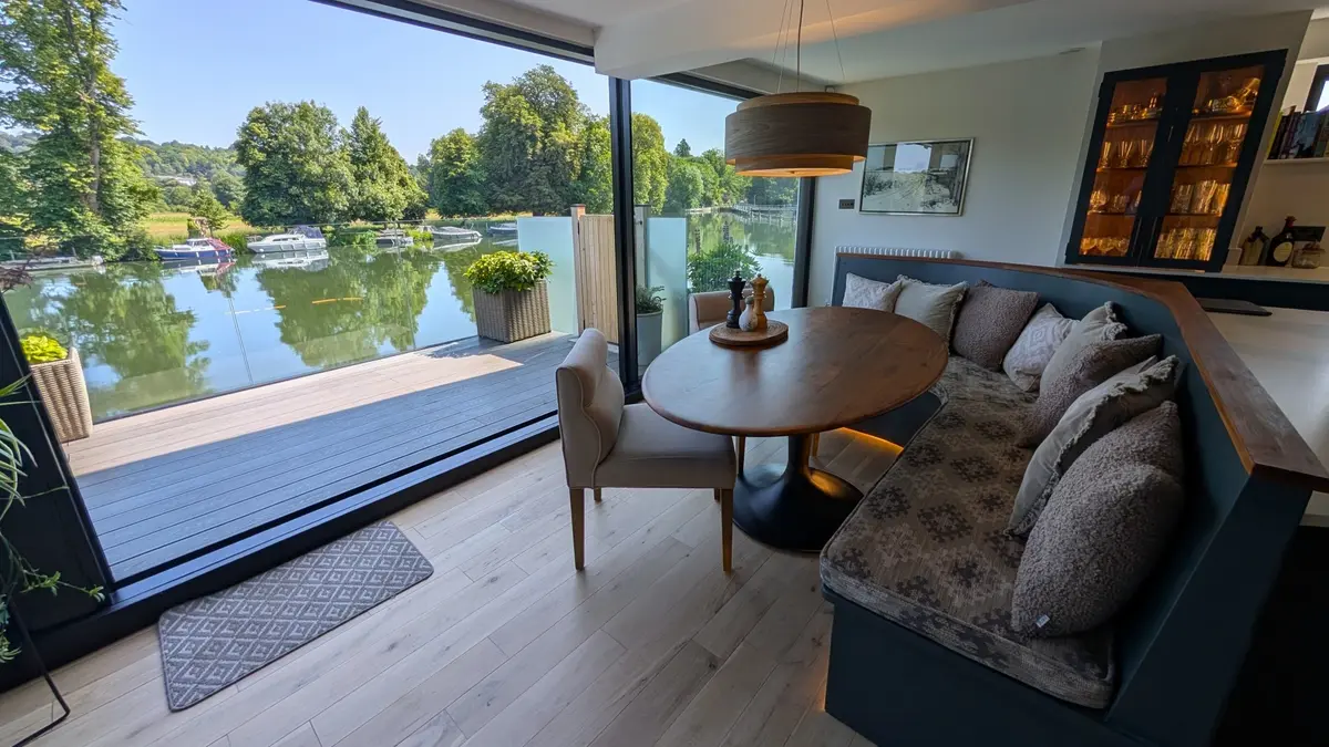 Riverside inside view 16 9 hd