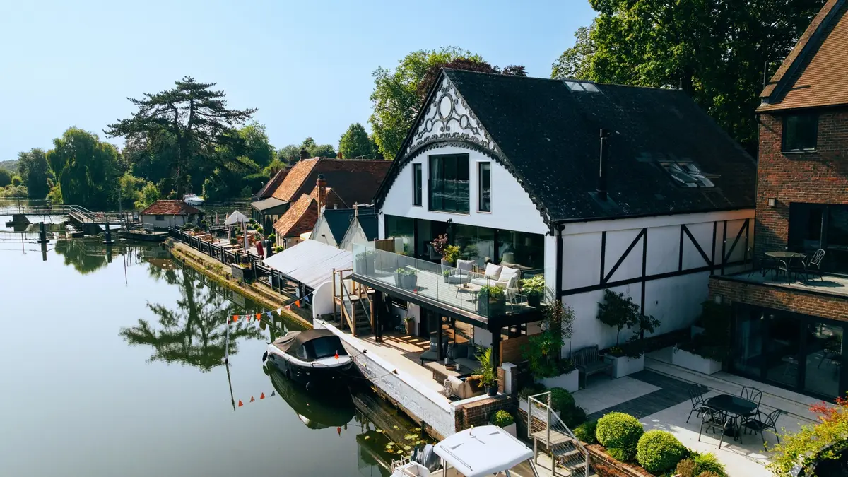 Riverside exterior angled hd