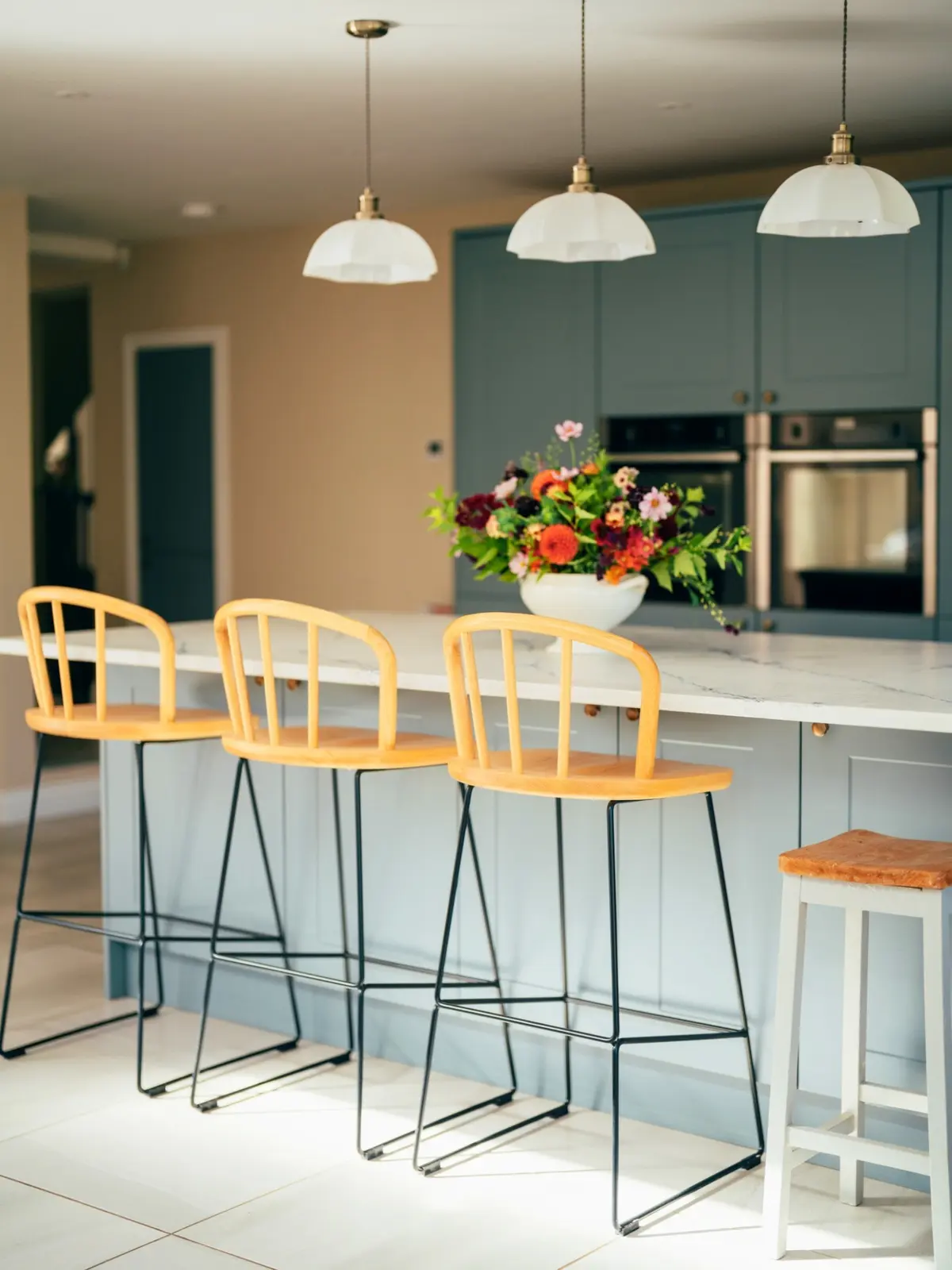 Hampshire cottage interior design breakfast bar kitchen