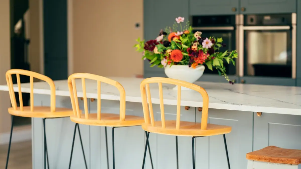 Hampshire cottage interior design breakfast bar kitchen