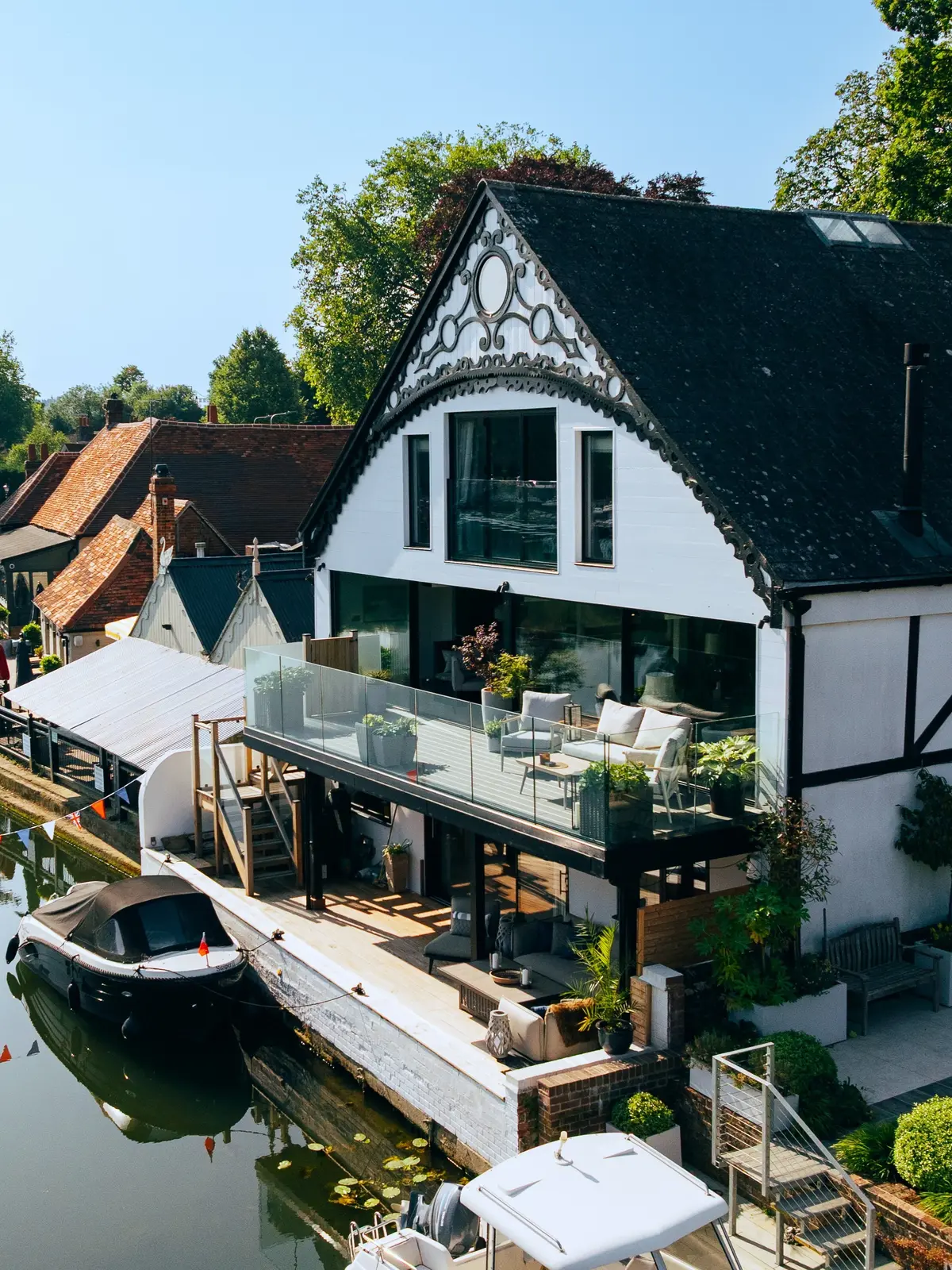 Pangbourne goring the boathouse river thames